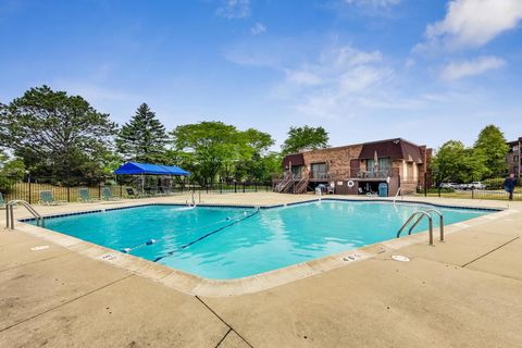Tiny photo for 2100 Valencia Drive #203-B, Northbrook, IL 60062 (MLS # 12470627)