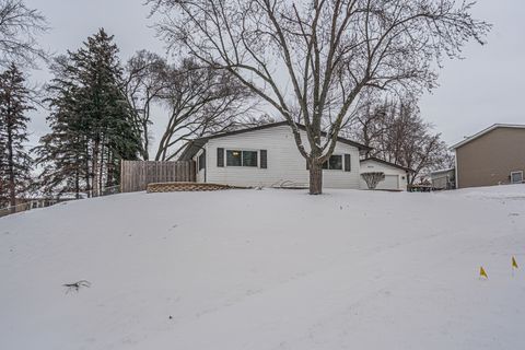Tiny photo for 605 Tanglewood Drive, Streamwood, IL 60107 (MLS # 12553358)