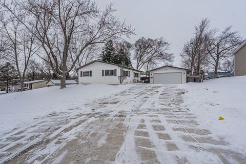 Tiny photo for 605 Tanglewood Drive, Streamwood, IL 60107 (MLS # 12553358)