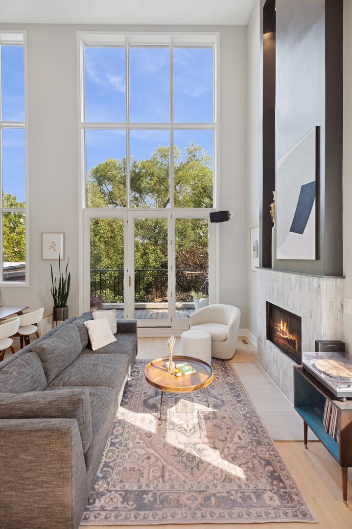 856 N Winchester Avenue 3