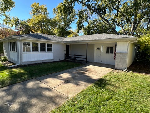 Photo of 326 Indian Drive, Glen Ellyn, IL 60137 (MLS # 12765567)