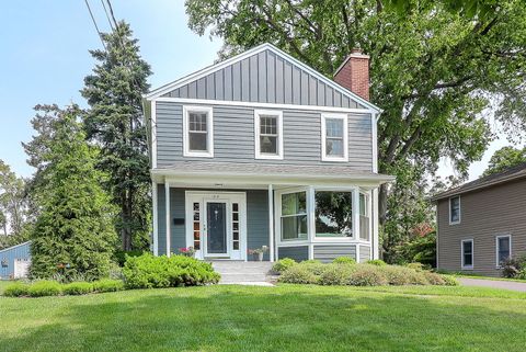1319 E Harrison Avenue Wheaton IL 60187