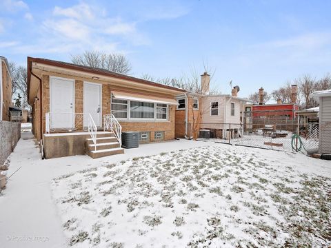 Tiny photo for 7516 N California Avenue, Chicago, IL 60645 (MLS # 12603129)