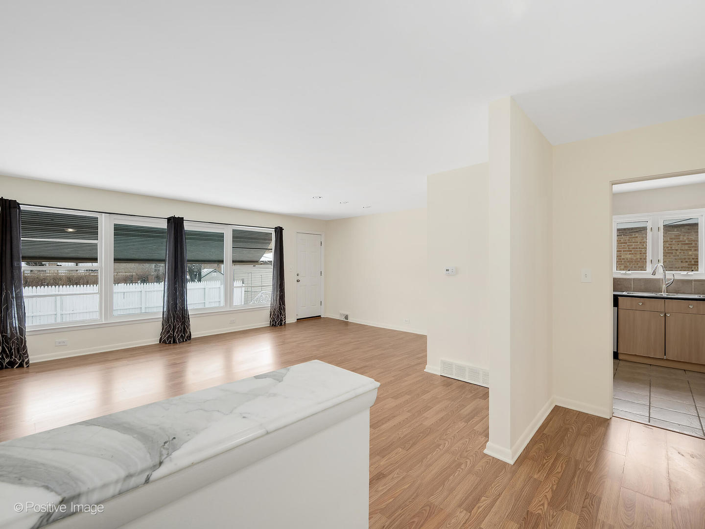 7516 N California Avenue