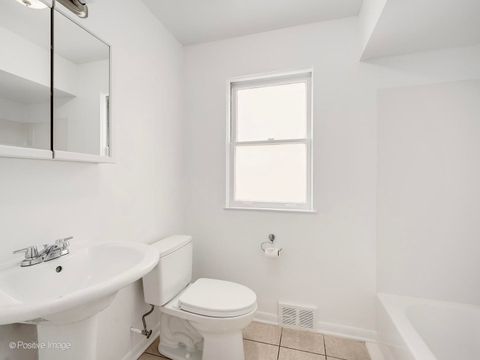 Tiny photo for 7516 N California Avenue, Chicago, IL 60645 (MLS # 12603129)
