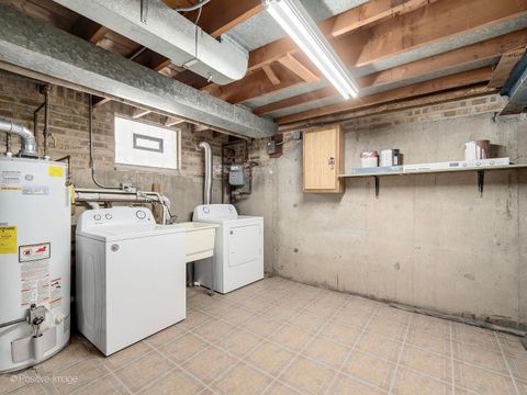 Tiny photo for 7516 N California Avenue, Chicago, IL 60645 (MLS # 12603129)