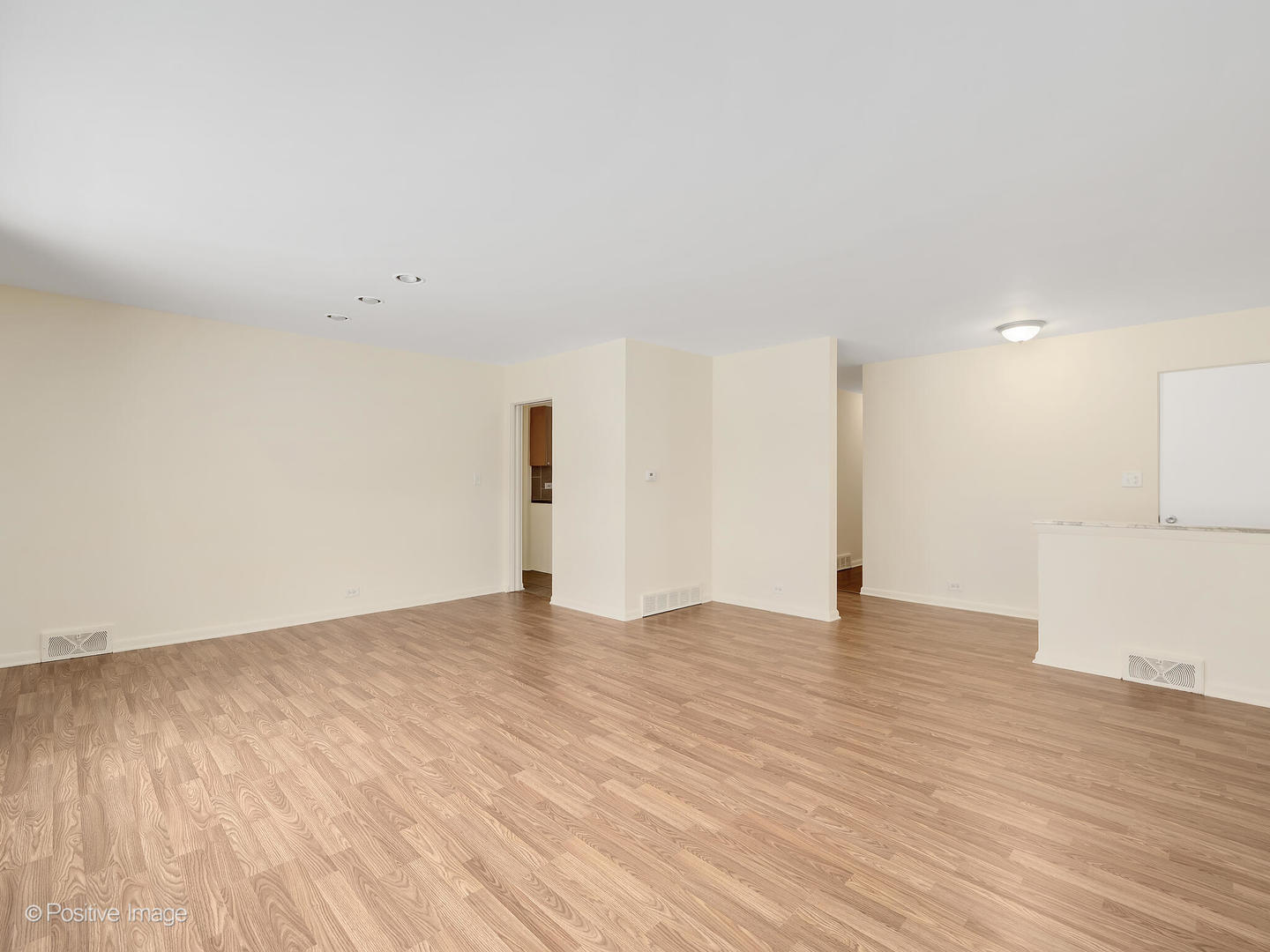 7516 N California Avenue