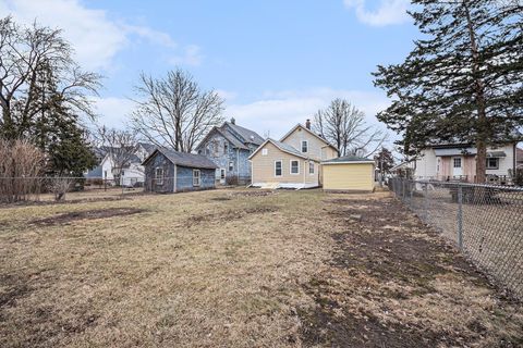 Tiny photo for 819 Pearl Street, Aurora, IL 60505 (MLS # 12576373)