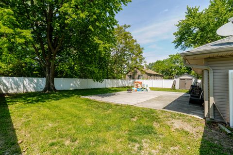 Tiny photo for 3018 Springfield Road, East Peoria, IL 61611 (MLS # 12646849)