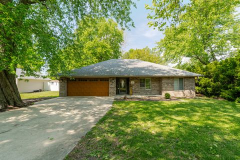 Photo of 3018 Springfield Road, East Peoria, IL 61611 (MLS # 12646849)