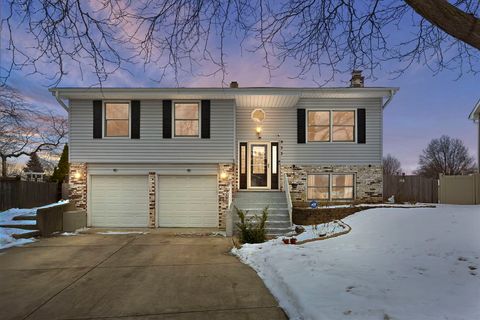 933 Columbia Court Carol Stream IL 60188