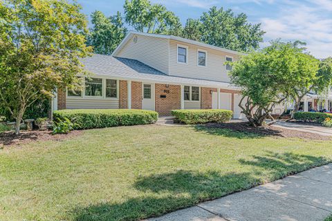 Photo of 922 E Pratt Drive, Palatine, IL 60074 (MLS # 12509444)