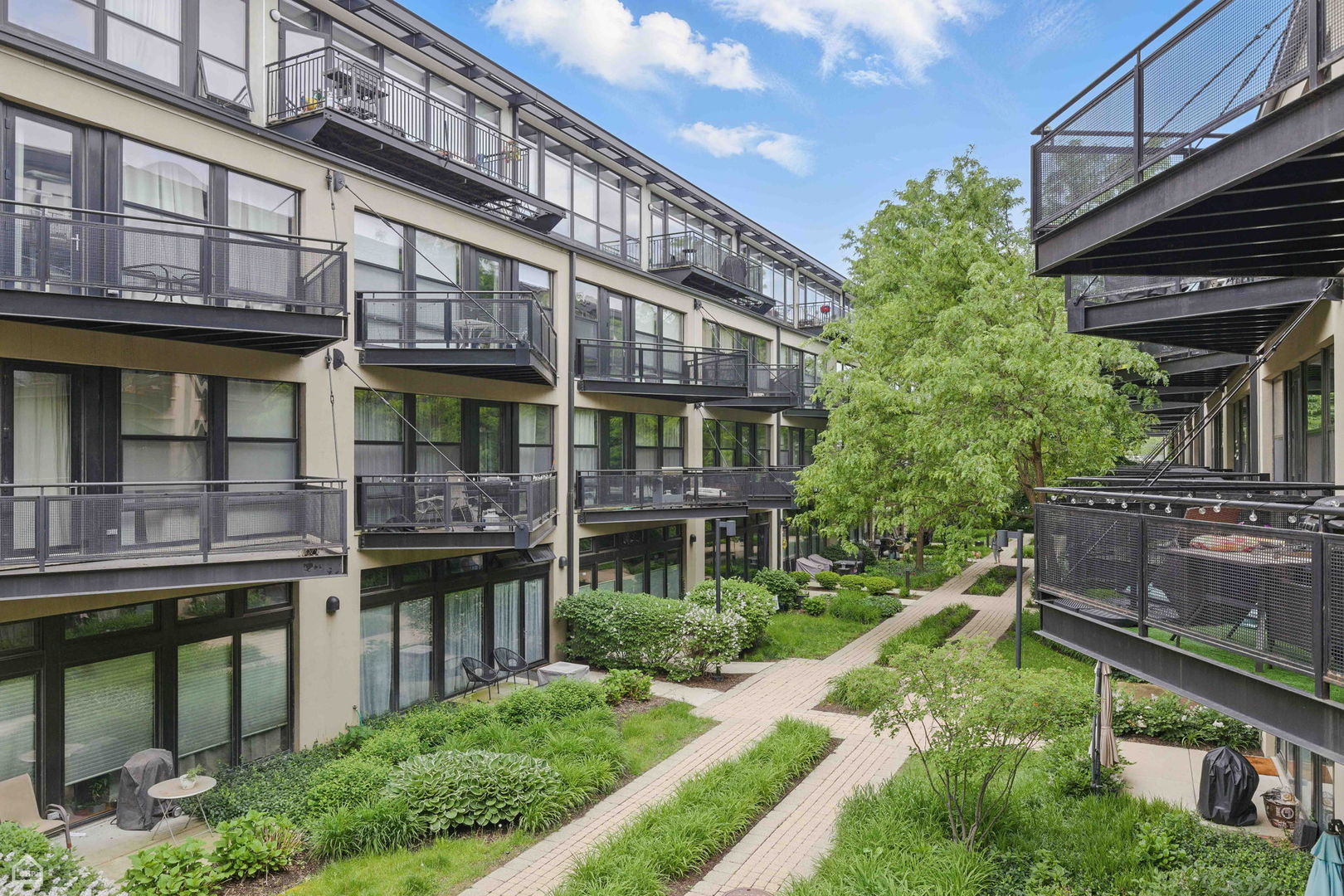 1111 W 14th Place 218