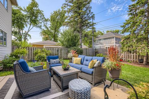 Tiny photo for 816 S Spring Road, Elmhurst, IL 60126 (MLS # 12623396)