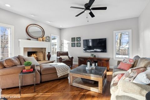 Tiny photo for 816 S Spring Road, Elmhurst, IL 60126 (MLS # 12623396)