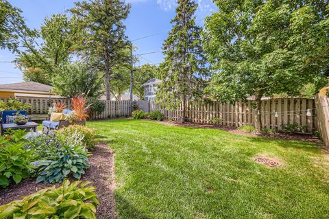 Tiny photo for 816 S Spring Road, Elmhurst, IL 60126 (MLS # 12623396)