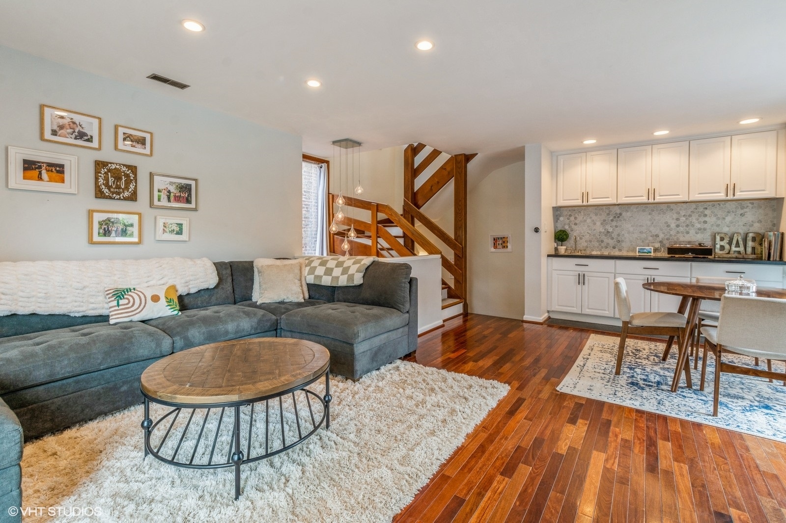 1045 W ALTGELD Street A