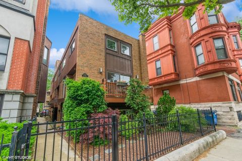 Photo of 1045 W ALTGELD Street #A, Chicago, IL 60614 (MLS # 12607148)