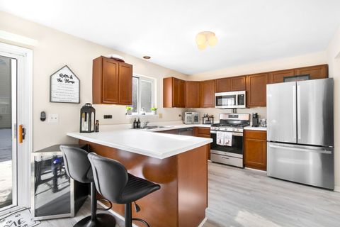 Tiny photo for 1879 Independence Court, Gurnee, IL 60031 (MLS # 12563256)