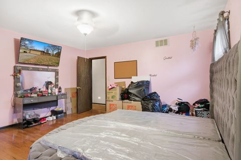 Tiny photo for 18341 Poplar Avenue, Homewood, IL 60430 (MLS # 12534987)