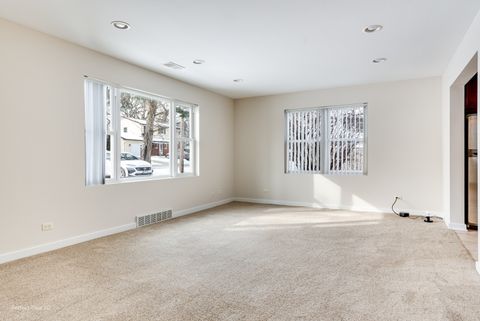 Tiny photo for 226 Charlotte Place, Mundelein, IL 60060 (MLS # 12545334)