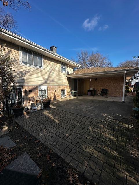 A home in Dolton