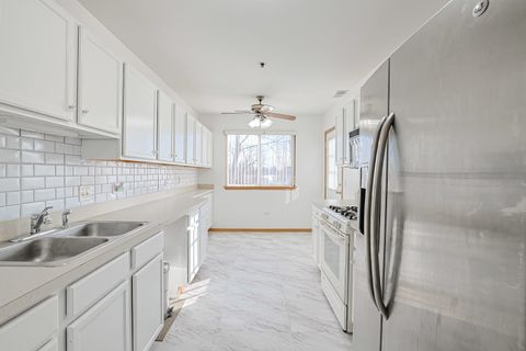 Tiny photo for 881 N Swift Road #206, Addison, IL 60101 (MLS # 12616259)