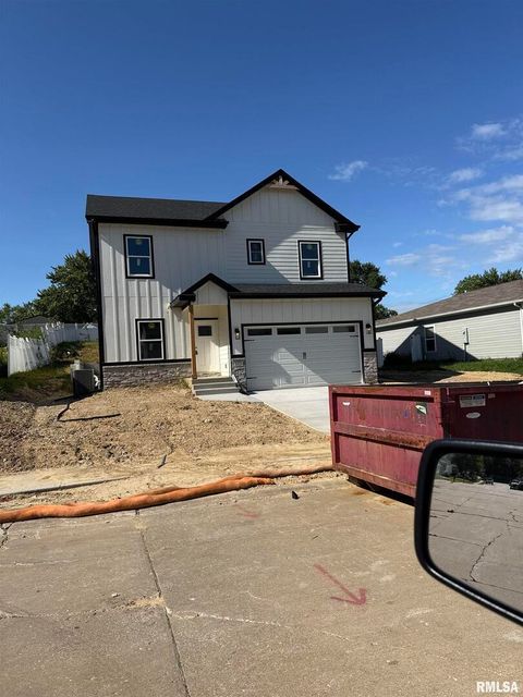 Photo of 3325 COVINGTON Drive, Davenport, IA 52806 (MLS # QC4260968)