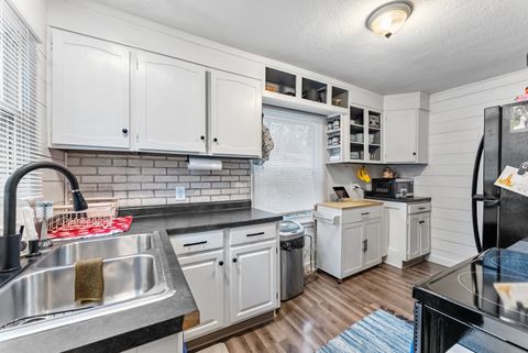 Tiny photo for 3118 Indian Road, Davenport, IA 52802 (MLS # 12550339)