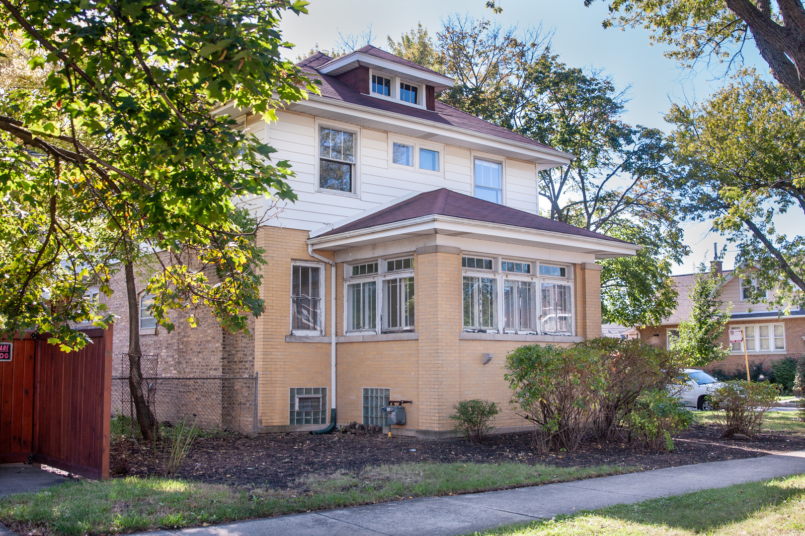 5255 W Belle Plaine Avenue