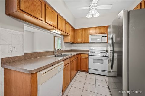 Tiny photo for 327 Gazebo Lane, Lombard, IL 60148 (MLS # 12649646)