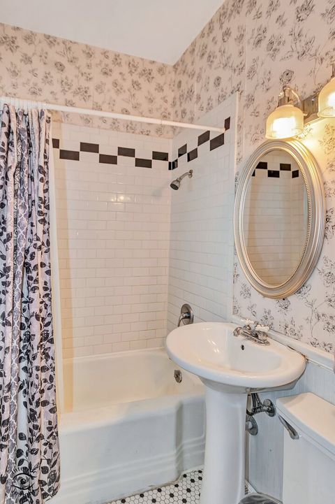 Tiny photo for 9402 Sproat Avenue, Oak Lawn, IL 60453 (MLS # 12525138)