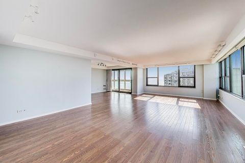 Tiny photo for 1616 Sheridan Road #9H, Wilmette, IL 60091 (MLS # 12468953)