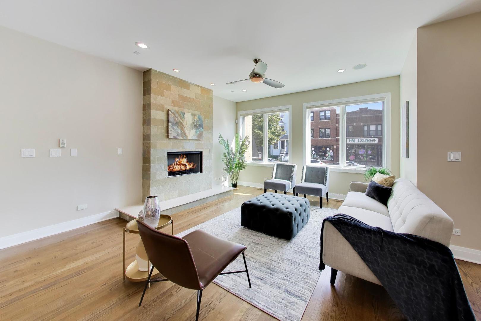2224 W Roscoe Street A
