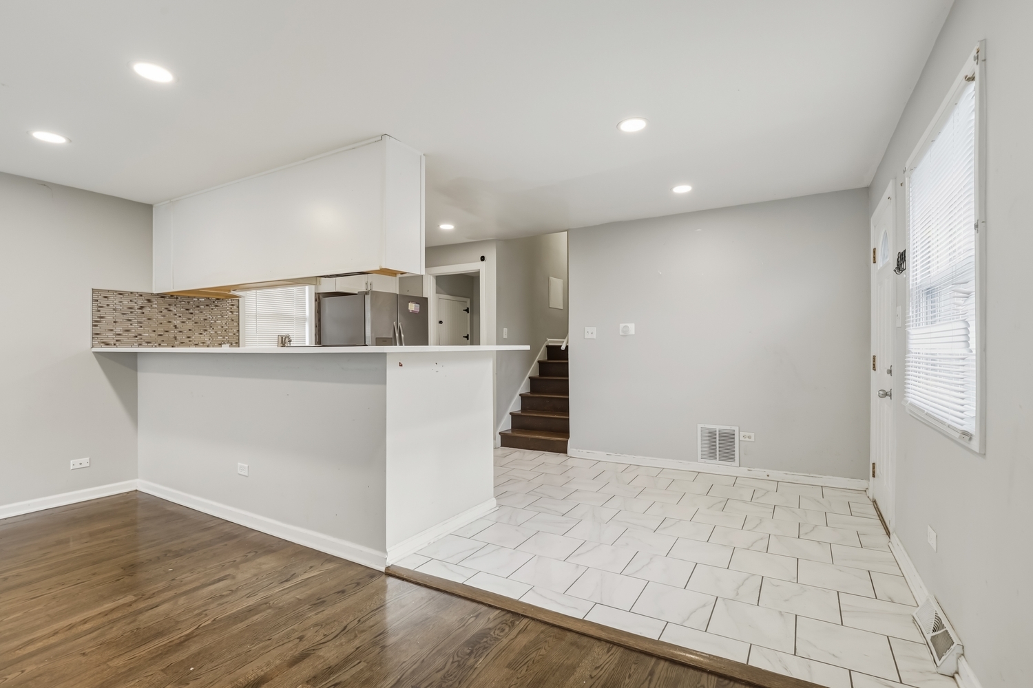 16037 Marshfield Avenue