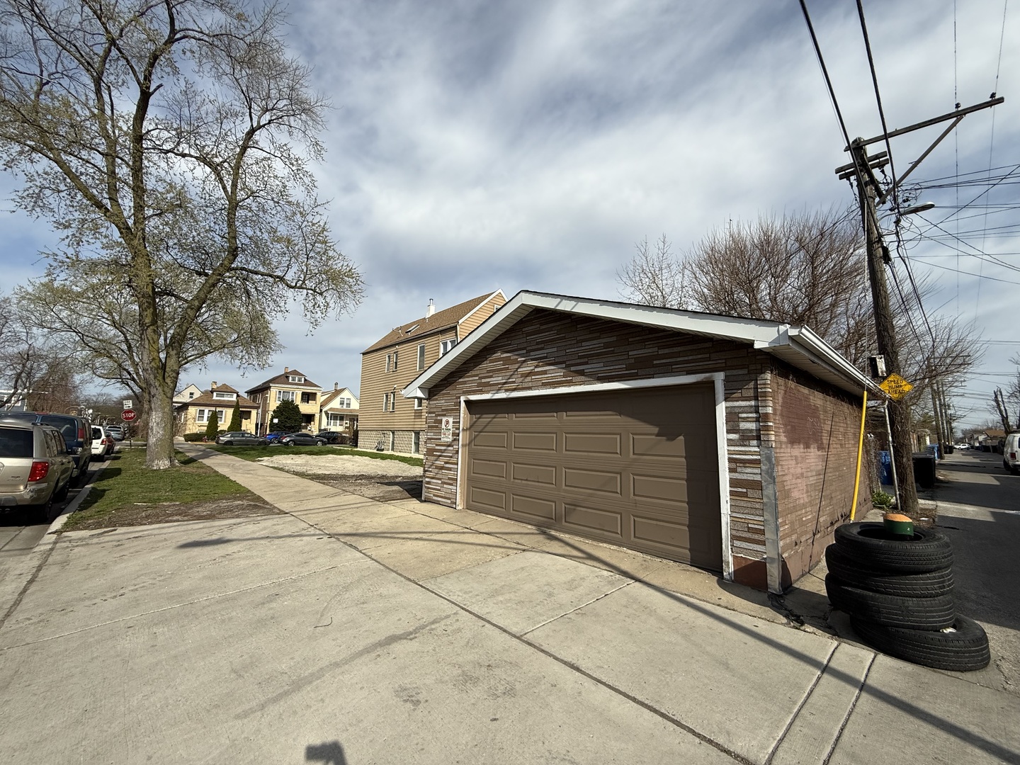 4557 S Francisco Avenue