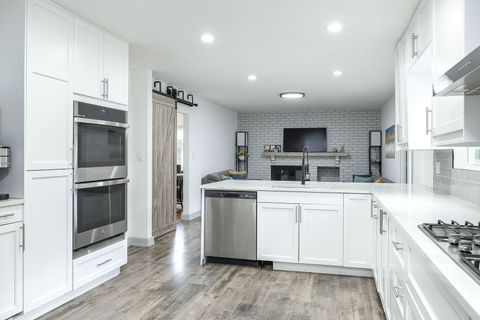 Tiny photo for 931 Shady Grove Lane, Buffalo Grove, IL 60089 (MLS # 12481121)