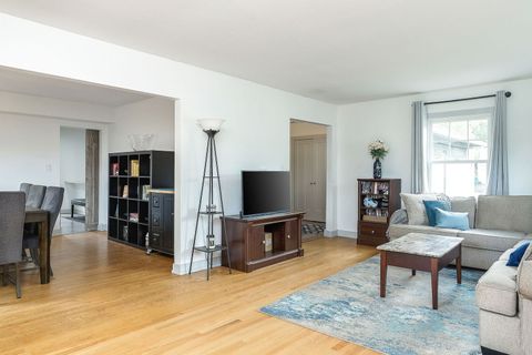 Tiny photo for 931 Shady Grove Lane, Buffalo Grove, IL 60089 (MLS # 12481121)