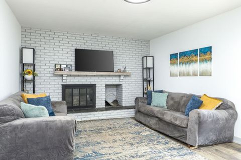 Tiny photo for 931 Shady Grove Lane, Buffalo Grove, IL 60089 (MLS # 12481121)