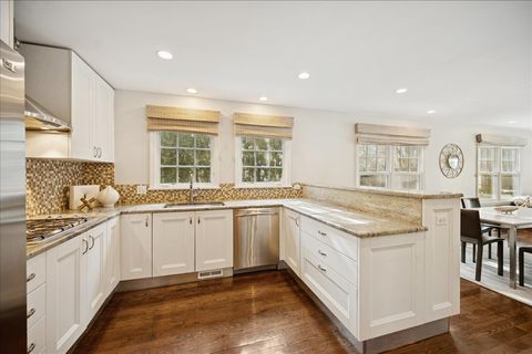 Tiny photo for 898 Bridlegate Lane, Northfield, IL 60093 (MLS # 12593376)