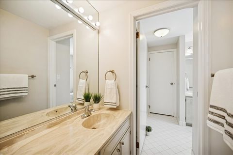 Tiny photo for 898 Bridlegate Lane, Northfield, IL 60093 (MLS # 12593376)