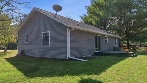 Tiny photo for 844 Hann Avenue, Dixon, IL 61021 (MLS # 12503033)