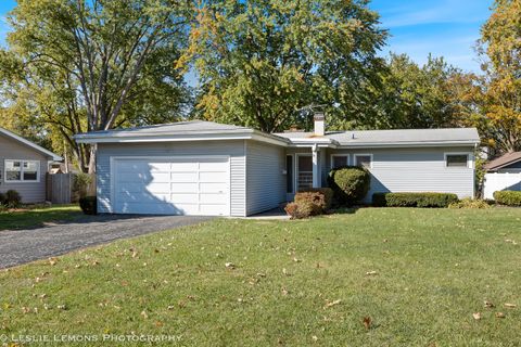 Photo of 59 Elmwood Drive, Naperville, IL 60540 (MLS # 12500482)