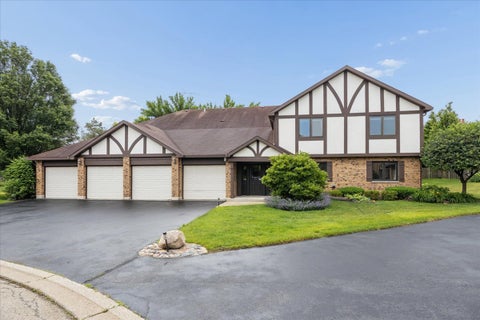 Photo of 546 Banyon Lane #B, La Grange, IL 60525 (MLS # 12721910)