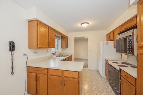 Tiny photo for 546 Banyon Lane #B, La Grange, IL 60525 (MLS # 12721910)