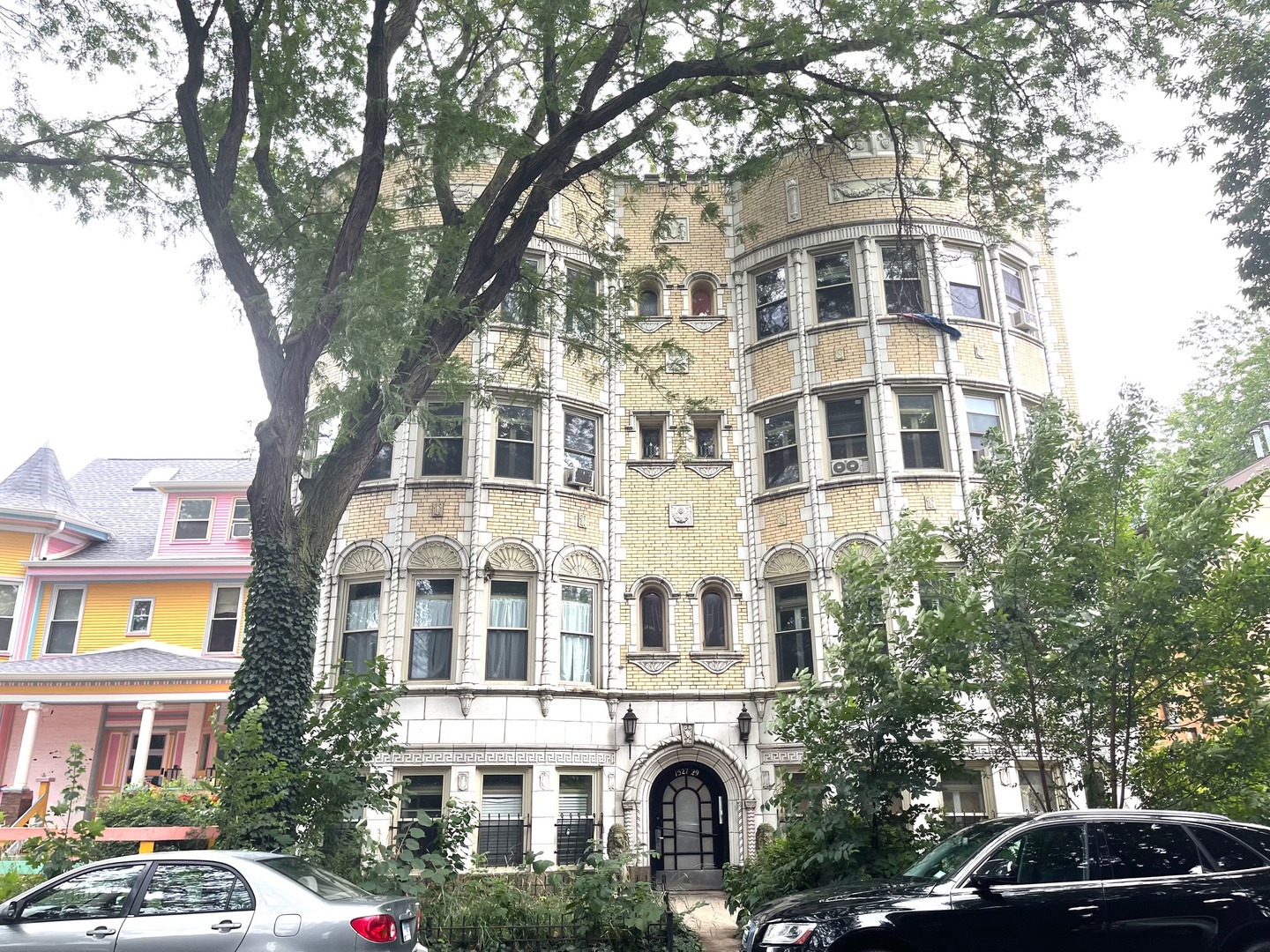 1527 W Pratt Boulevard 2E