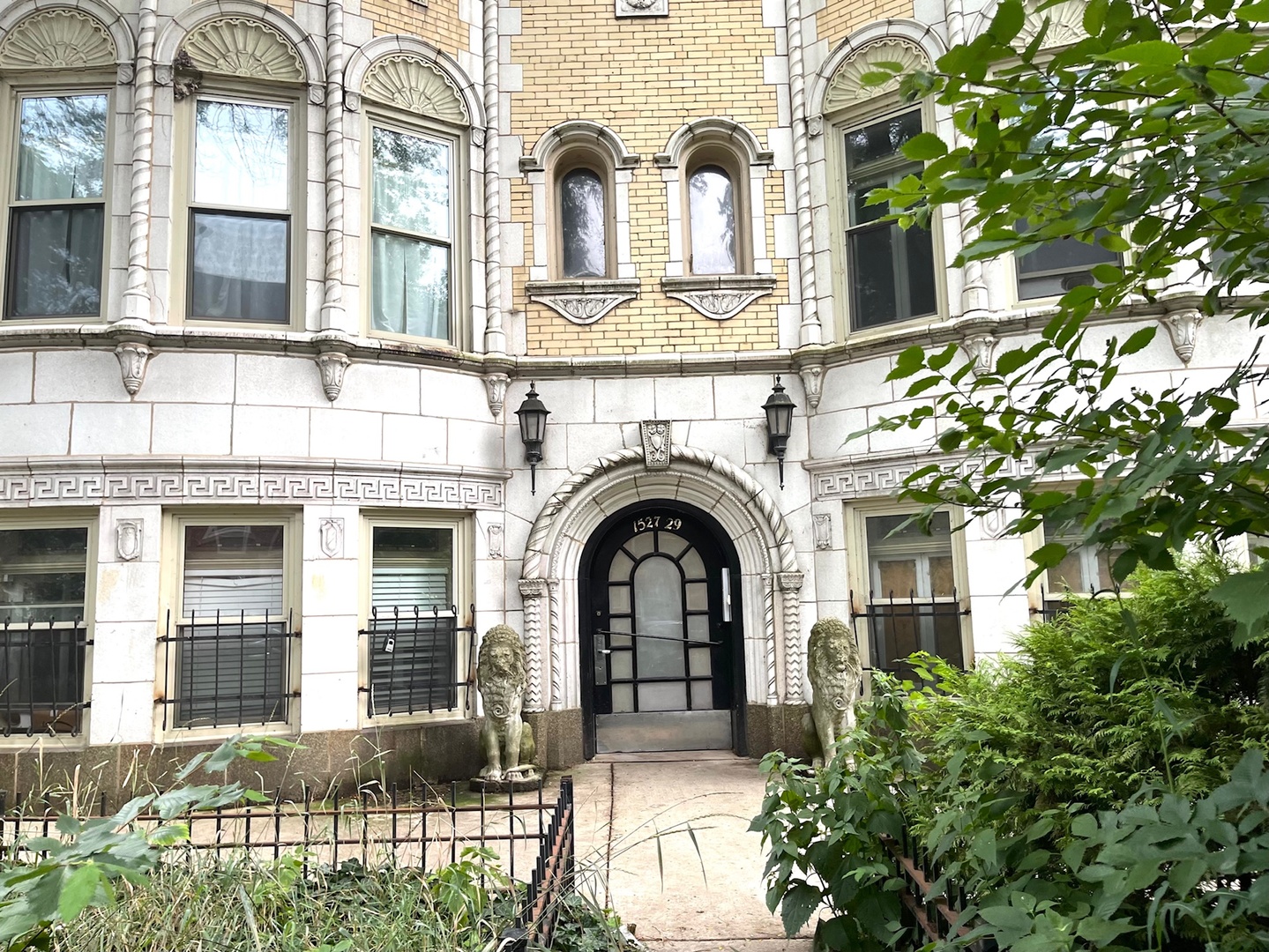 1527 W Pratt Boulevard 2E
