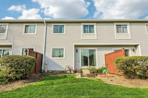 Tiny photo for 335 Dogwood Terrace, Buffalo Grove, IL 60089 (MLS # 12791719)