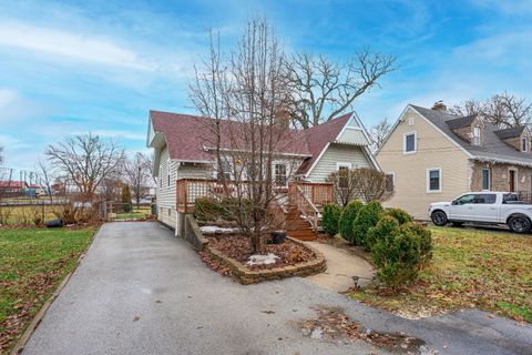 Tiny photo for 271 Oakwood Drive, Wood Dale, IL 60191 (MLS # 12542981)