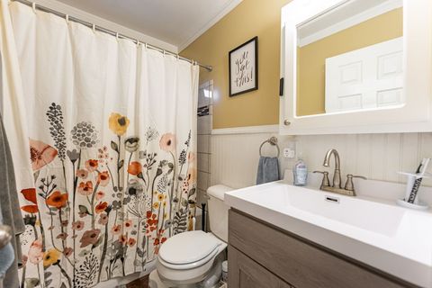 Tiny photo for 271 Oakwood Drive, Wood Dale, IL 60191 (MLS # 12542981)